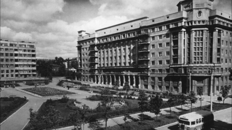 1937 год. Дворец на Красном проспекте или элитное жилье по-советски